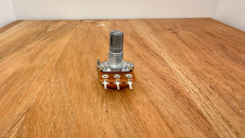 WH148 B10K Potentiometer – 15mm Shaft, 3-Pin, Linear Taper (Clearance)