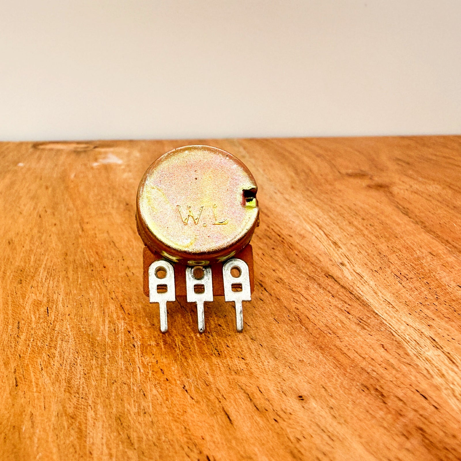 WH148 B10K Potentiometer – 20mm Shaft, 3-Pin, Linear Taper
