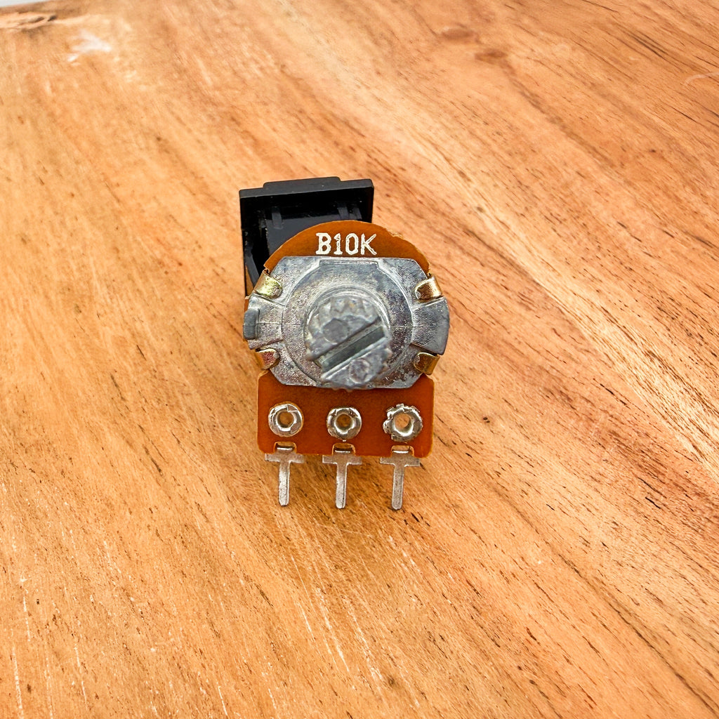 WH148 B10K Potentiometer – 20mm Shaft, 3-Pin, Linear Taper