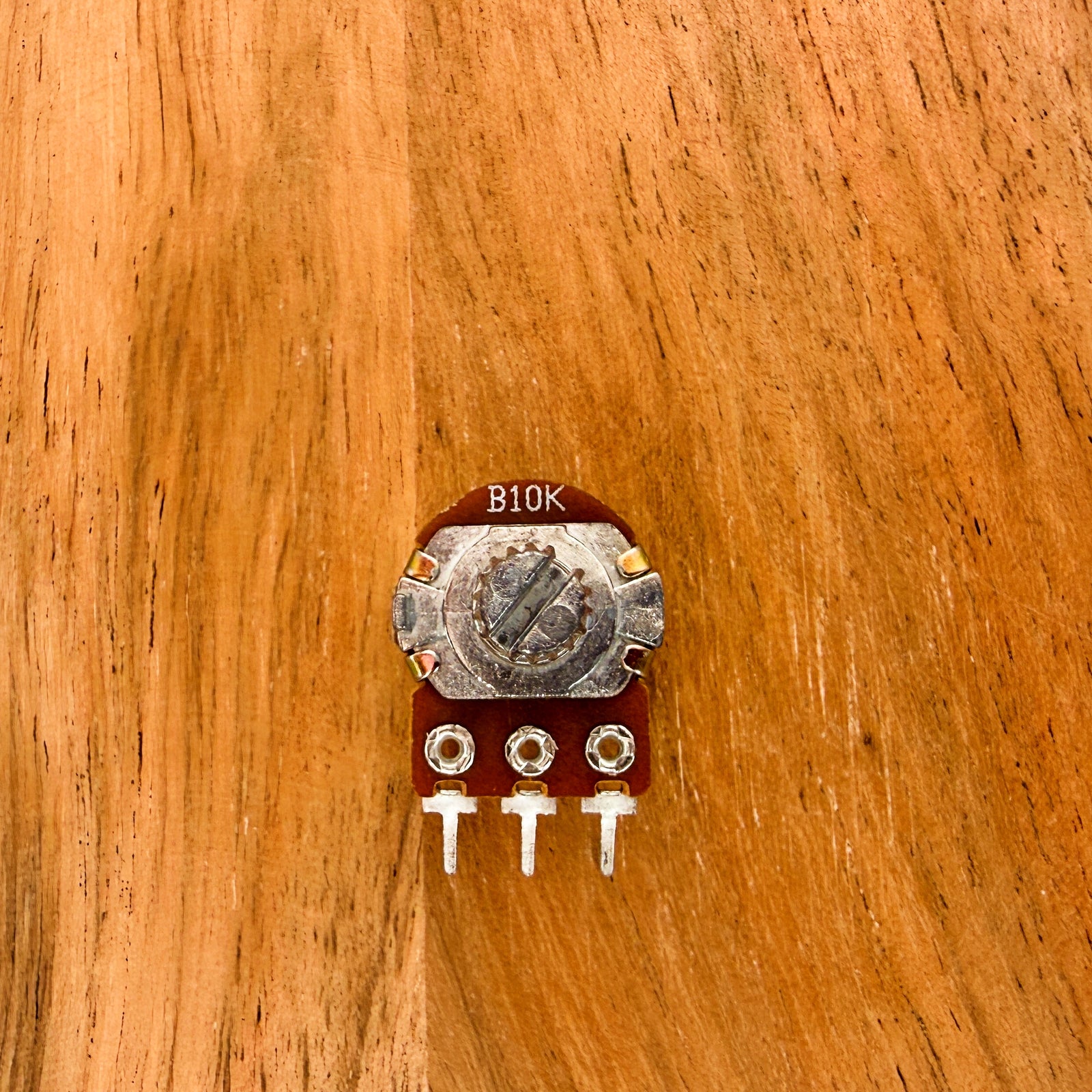 WH148 B10K Potentiometer – 20mm Shaft, 3-Pin, Linear Taper