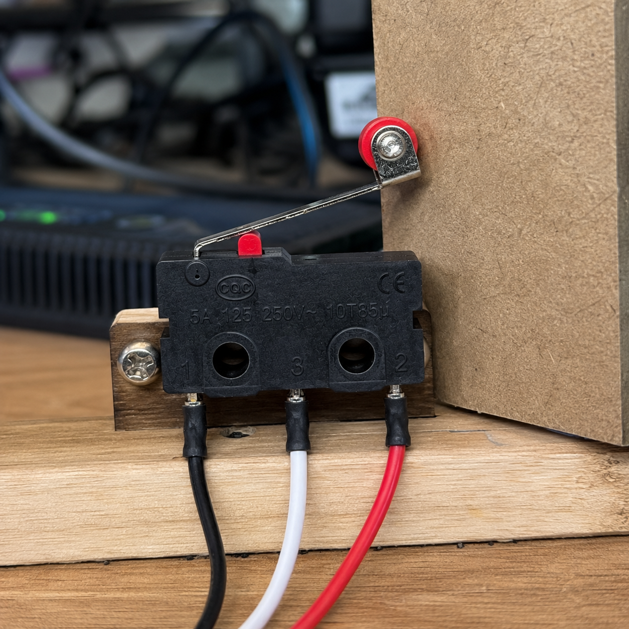 KW11-3Z roller limit switch mounted and wired as an endstop detecting a moving panel