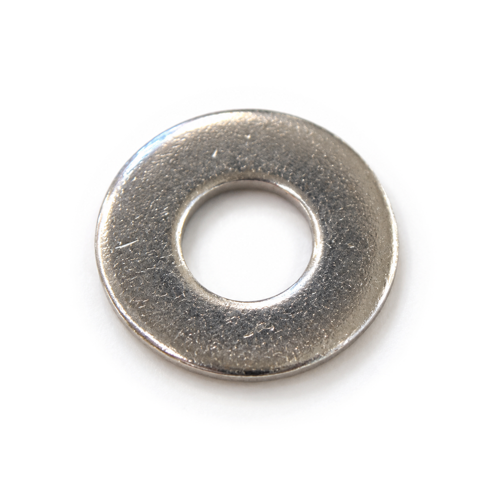 Single M2 304 stainless steel flat washer, 5 mm outside diameter