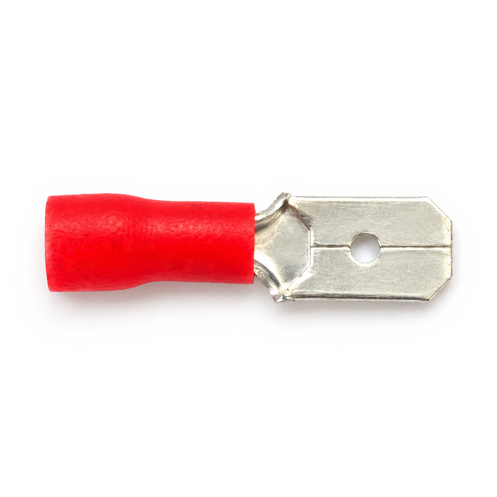 Top view of the red MDD1.25-250 male spade showing the blade groove, centre hole and chamfered tip
